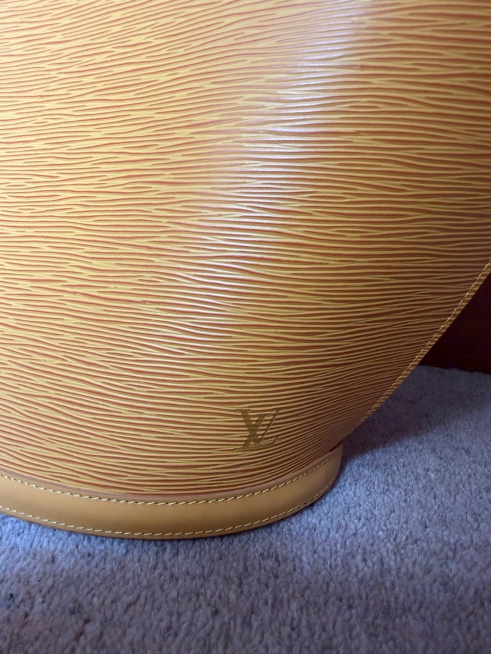 Louis Vuitton Epi Leather Tote Bag - Picture 2 of 5